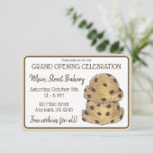 Chocolate Chip Cookie Teig Bäckerei Grand Opening Einladung (Stehend Vorderseite)