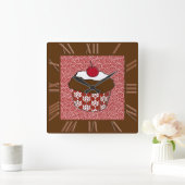 Chocolate Cupcake on Red and White Pattern Quadratische Wanduhr (Zuhause)