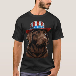 Chocolate Labrador mit amerikanischer USA-Mütze T-Shirt