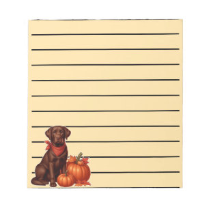 Chocolate Labrador mit rotem Bandana von Kürbissen Notizblock