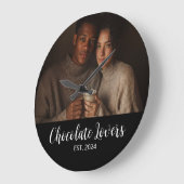 Chocolate Lovers Couple Established Photo Gift Große Wanduhr (Winkel)