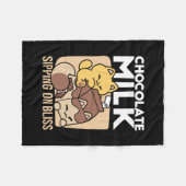 Chocolate Milk Sipping on Bliss – Kawaii Cat Food  Fleecedecke (Vorderseite (Horizontal))