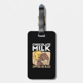 Chocolate Milk Sipping on Bliss – Kawaii Cat Food  Gepäckanhänger (Rückseite vertikal)