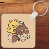 Chocolate Milk Sipping on Bliss – Kawaii Cat Food Schlüsselanhänger (Rückseite)