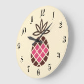 Chocolate Pineapple with Pink Heart Große Wanduhr (Winkel)