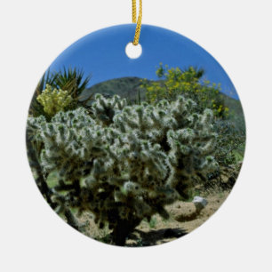 Cholla Kaktus und blühende Yucca-Blumen Keramikornament