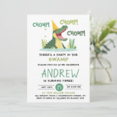 Chomp Chomp Party in der Sumpfalligatorin Geburtst Einladung (Stehend Vorderseite)
