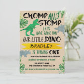 Chomp & Stomp! Dinosaur Boys 1. Geburtstag Einladung (Stehend Vorderseite)