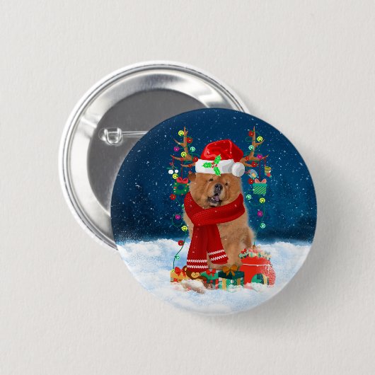 Chow Chow Hund im Schnee mit Weihnachtsgeschenke Button (Vorne & Hinten)