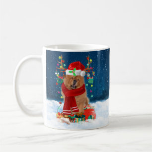 Chow Chow Hund im Schnee mit Weihnachtsgeschenke Kaffeetasse