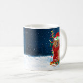 Chow Chow Hund im Schnee mit Weihnachtsgeschenke Kaffeetasse (VorderseiteRechts)