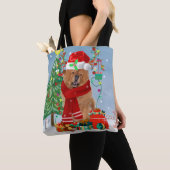 Chow Chow Hund im Schnee mit Weihnachtsgeschenke Tasche (Von Nahem)