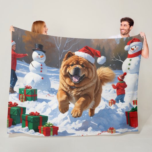 Chow Chow läuft im Schnee mit Weihnachtsmütze Fleecedecke (Beispiel)