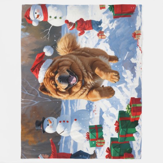 Chow Chow läuft im Schnee mit Weihnachtsmütze Fleecedecke (Vorderseite)