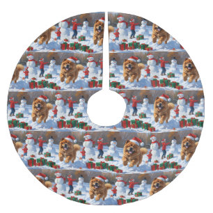 Chow Chow läuft im Schnee mit Weihnachtsmütze Polyester Weihnachtsbaumdecke