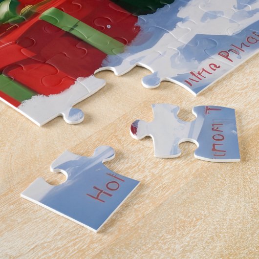 Chow Chow läuft im Schnee mit Weihnachtsmütze Puzzle (Seite)