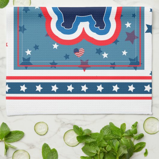 Chow Chow Patriotic rot weiß und blau 4. Juli Geschirrtuch (Gefaltet)