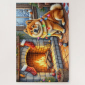 Chow Chow sitzt vor dem Kamin mit Weihnachtslichte Puzzle (Vertikal)
