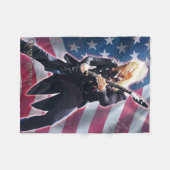 Chris Cafferet mit Flag Fleece Blanket (Vorderseite (Horizontal))