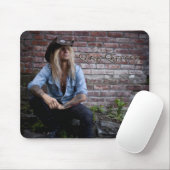 Chris Caffery sitzt von Brick Wall Mouse Pad Mousepad (Mit Mouse)