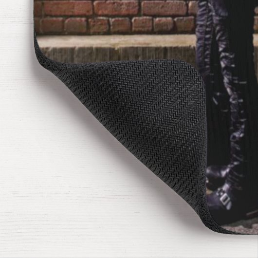 Chris Caffery Stehend von Brick Wall Mouse Pad Mousepad (Ecke)