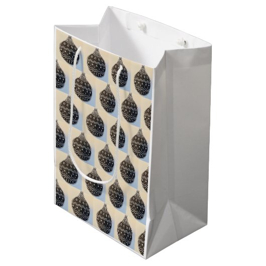 Christbaumkugel Mittlere Geschenktüte (Vorderseite Schrägansicht)