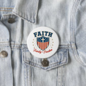    Christian-Button „Glaube Familie Freiheit“   Button (Beispiel)