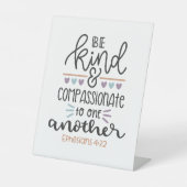 Christliche Bibelverse Ephesianer 4:32 Pedestal-Ze Sockelschild (Vorderseite)