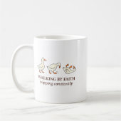 Christliche Gans, die im Glauben geht und ständig Kaffeetasse (Links)