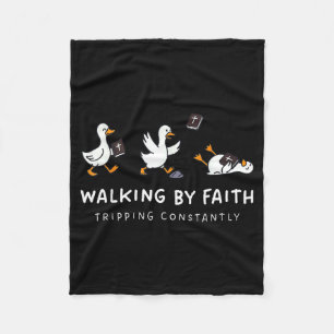 Christliche Gans, die im Glauben wandelt und ständ Fleecedecke