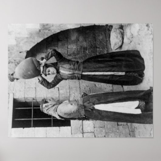 Christliche Mädchen mit Wasserjug in Nazareth Poster (Vorne)