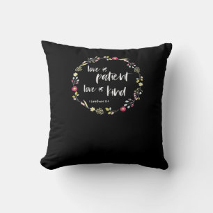 Christlicher Bibelvers Liebe ist geduldig Liebe is Kissen