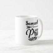 Christlicher Erster Bete Boho Arrow Feather Name Kaffeetasse (VorderseiteRechts)