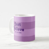 Christlicher Glaube glaubt Bibelverse Lila Kaffeetasse (Vorderseite Links)