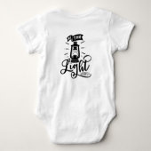 Christliches Zitat Ließ uns, Ihn zu lieben und das Baby Strampler (Rückseite)