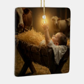Christmas Baby Jesus In a Manger Keramikornament (Rechts)