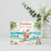 Christmas Beach Party – Tropical Santa Surfing  Einladungspostkarte (Stehend Vorderseite)