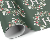 Christmas Berry Wreath Monogram Pattern Green Geschenkpapier (Rolleneckpunkt)