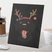 Christmas Black Lab Essential T-Shirt Sockelschild (In Situ)