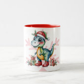 Christmas Blue Dino and Presents Boy Baby Shower Zweifarbige Tasse (Mittel)
