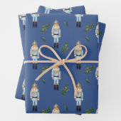 Christmas Blue Nutcracker und Holly Berry Branches Geschenkpapier Set (Beispiel)