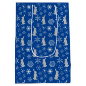 Christmas Blue Snowflakes und Bunnies Mittlere Geschenktüte (Rückseite)