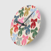 Christmas Bows Coquette Runde Wanduhr (Winkel)