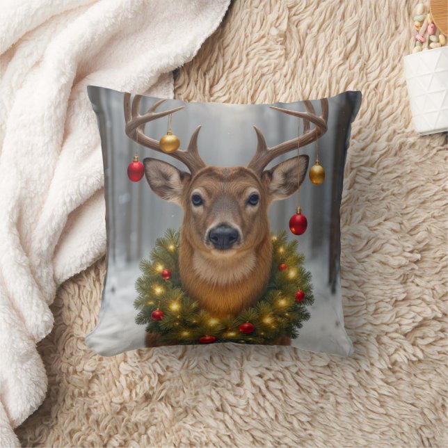 Christmas Buck Wearing a Glowing Wreath Kissen (Decke)