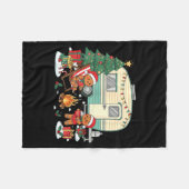 Christmas Camng Gingerbread Campfire Tree Santa Ha Fleecedecke (Vorderseite (Horizontal))