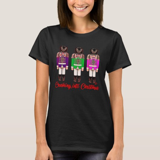 Christmas crushing into Christmas nutcracker T-Shirt (Vorderseite)