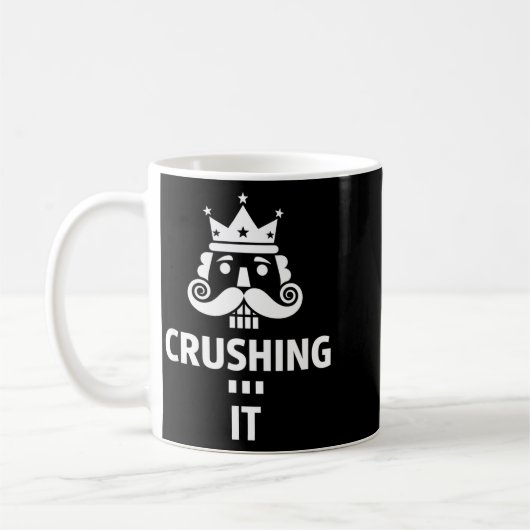 Christmas Crushing It Nutcracker - Funny Retro Ugl Kaffeetasse (Links)