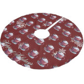 Christmas Cup of Hot Chocolate | Red Polyester Weihnachtsbaumdecke (Schrägansicht)