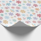 Christmas Different Coloured Snowflakes Packaging Geschenkpapier (Ecke)