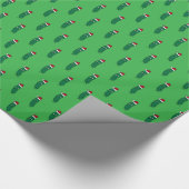 Christmas Dill Pickle wearing a Santa Hat Geschenkpapier (Ecke)